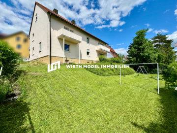 Reserviert. Interessante Immobilie mit zwei Garagen in Niederwerrn, 97464 Niederwerrn, Einfamilienhaus